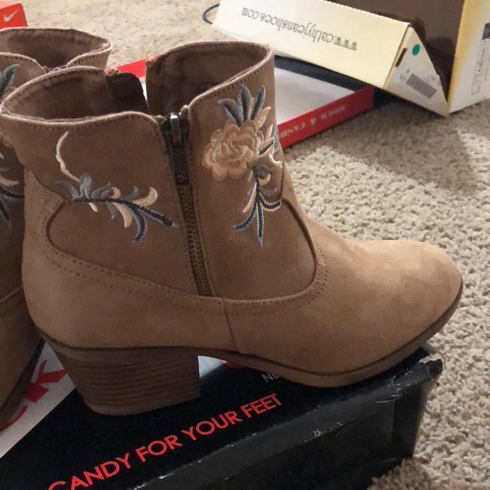 Boots - Picture 2 of 3